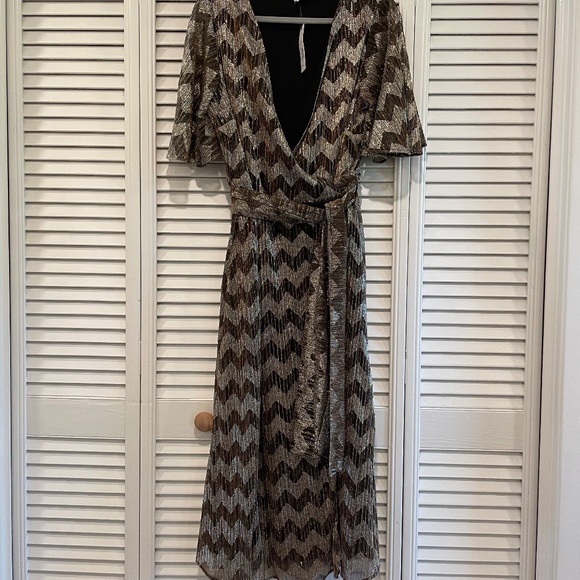 Debenhams Zig Zag Metallic Wrap Dress - Picture 3 of 8